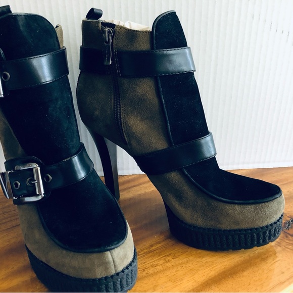 ✨BCBG - 👁️KICKASS Stunners✨Warner Booties - Genuine Leather/Suede Booties!✨ - Picture 2 of 7